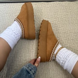 NEW ! RESTOCKED ! BEST SELLER- CAMEL PLATFORM SLIPPERS with EMBROIDERED DETAIL